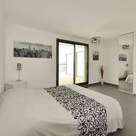 With 4 Bedrooms In Canet-en-roussillon, With Wonderful Sea V Apartment *