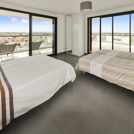 With 4 Bedrooms In Canet-en-roussillon, With Wonderful Sea V *