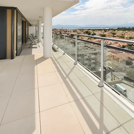 With 4 Bedrooms In Canet-en-roussillon, With Wonderful Sea V Apartment *